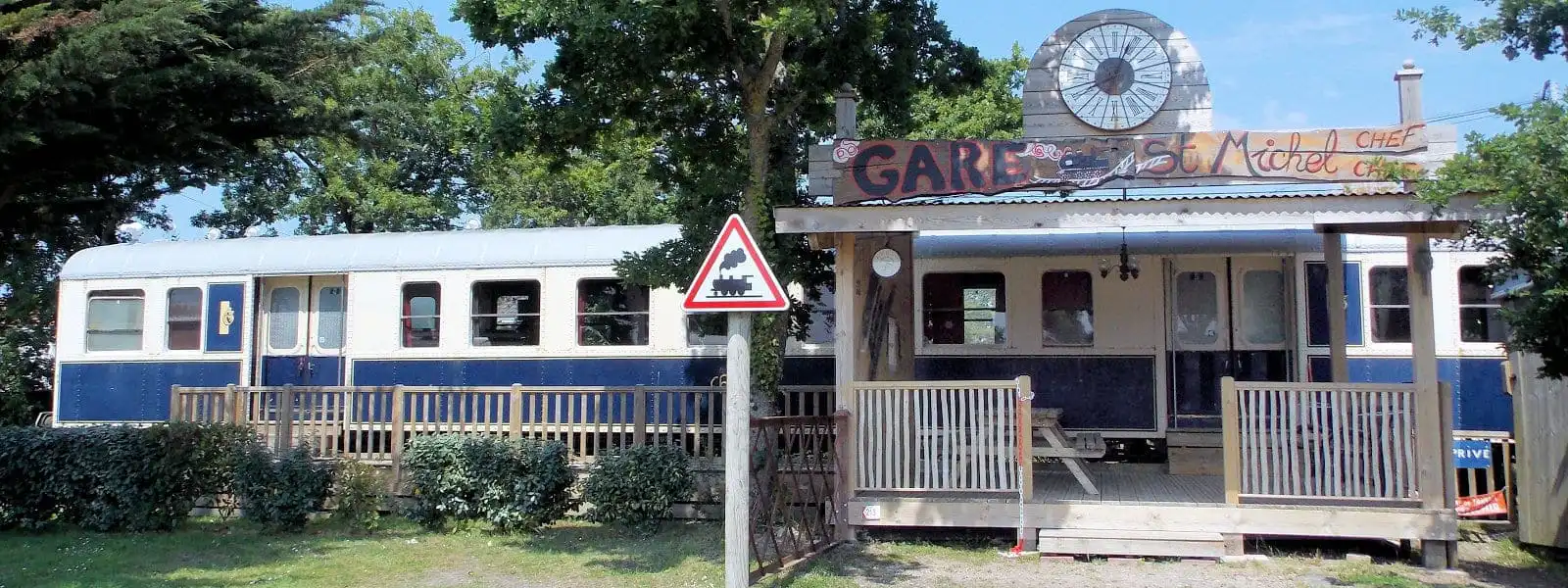 Vivez une expérience insolite dans notre Wagon de Train, Gîte insolite de 4 chambres pour 10 personnes